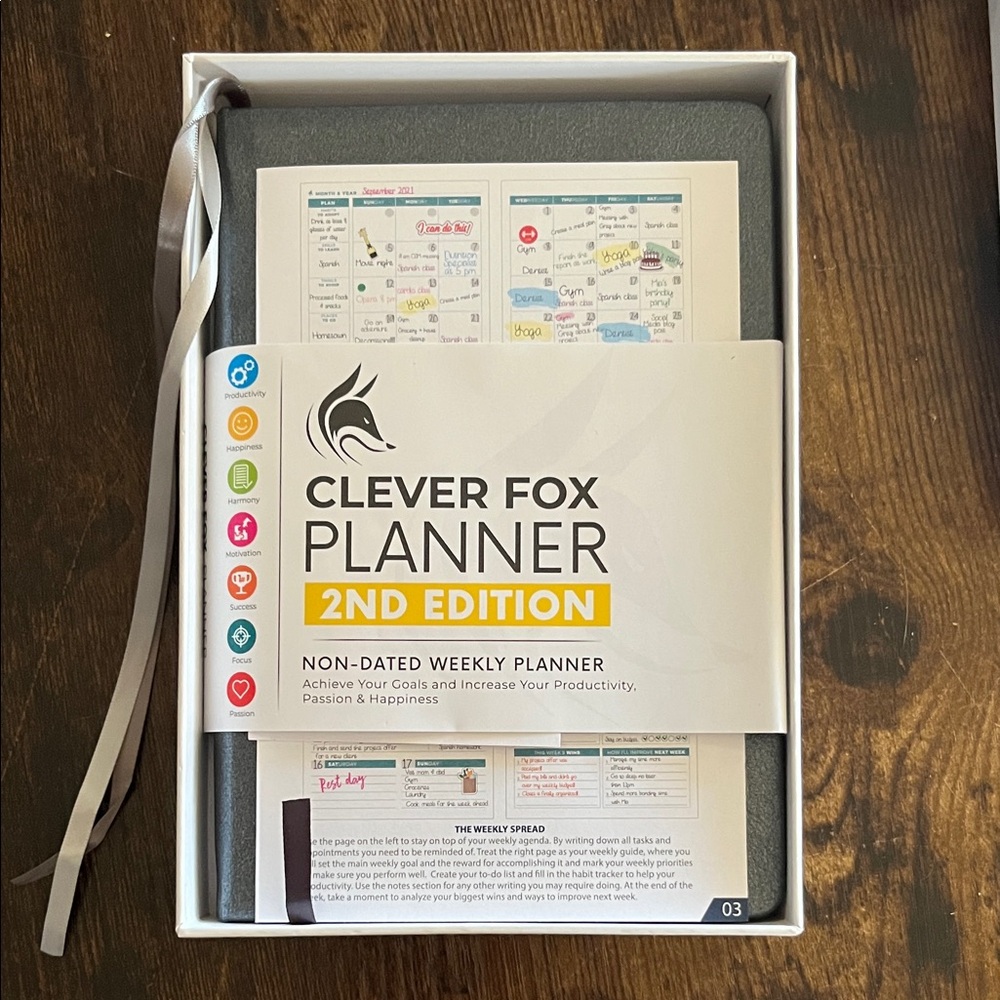 Planner 2nd Edition - Gray Non-Dated Weekly Planner